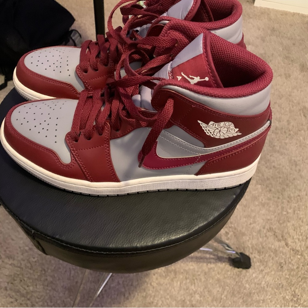 Jordan 1 Mid Cherrywood Red